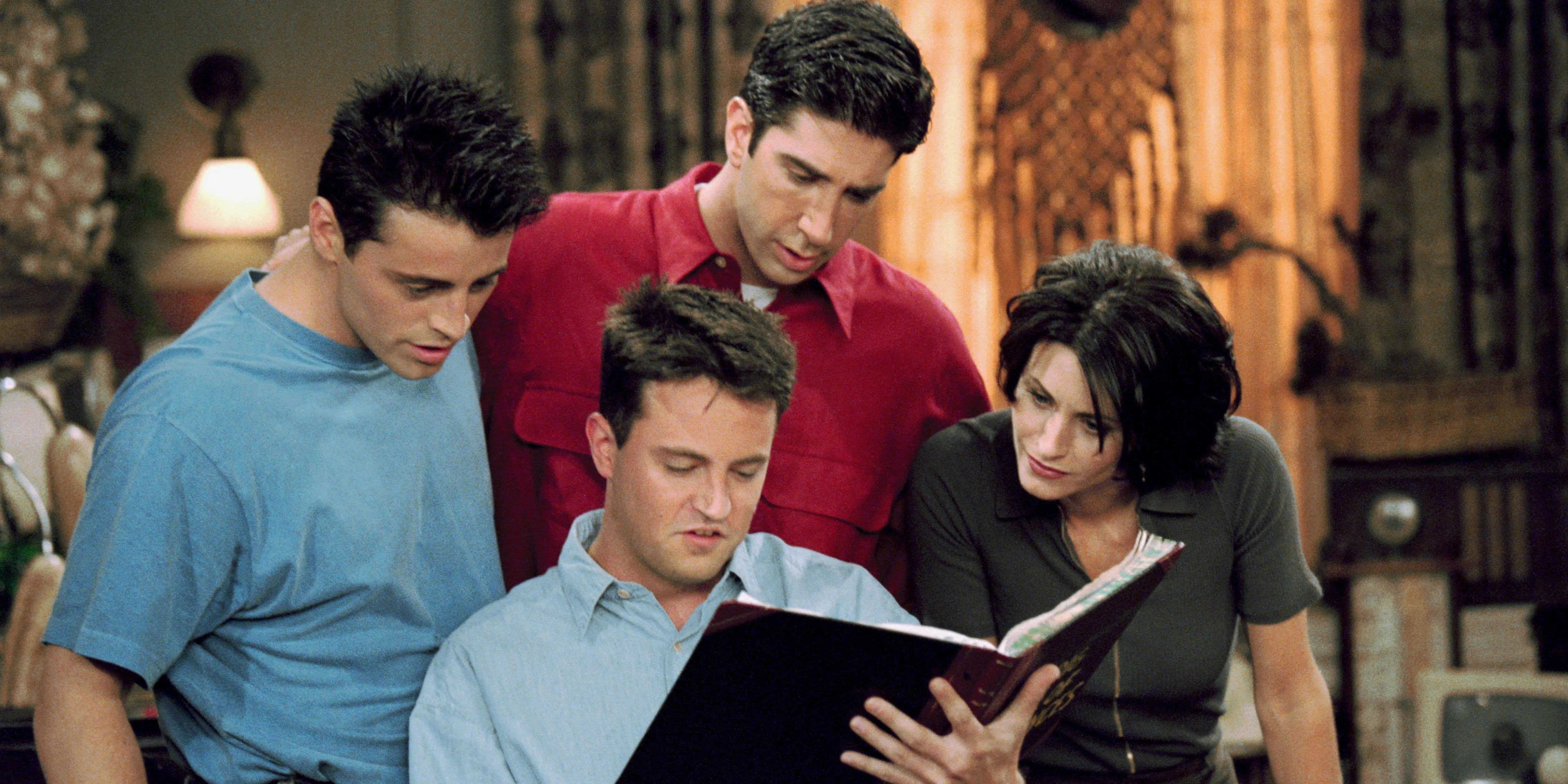 ไม่ใช่แค่ 'Friends'! 10 ซีรีส์ซิตคอมที่ถ่ายทอดมิตรภาพได้ลึกซึ้งกินใจยิ่งกว่า