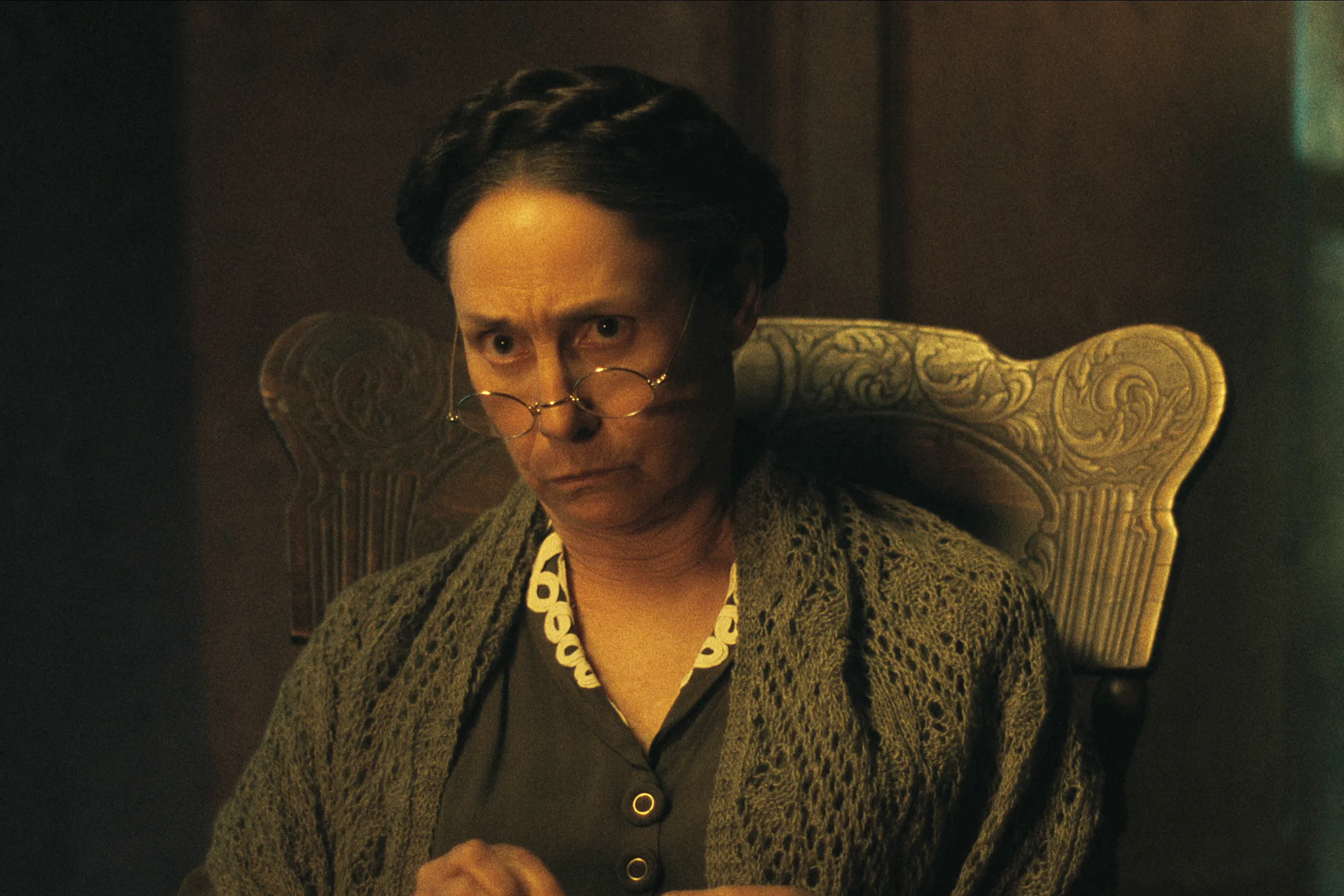 ลอรี่ เมตคาล์ฟ กระโดดร่วม ‘Monster: The Ed Gein Story’ แบบไม่เห็นบท แถมเผยความฝันอยากเล่นละครเพลง และฉากเปลือยของชาร์ลี ฮันแนม!