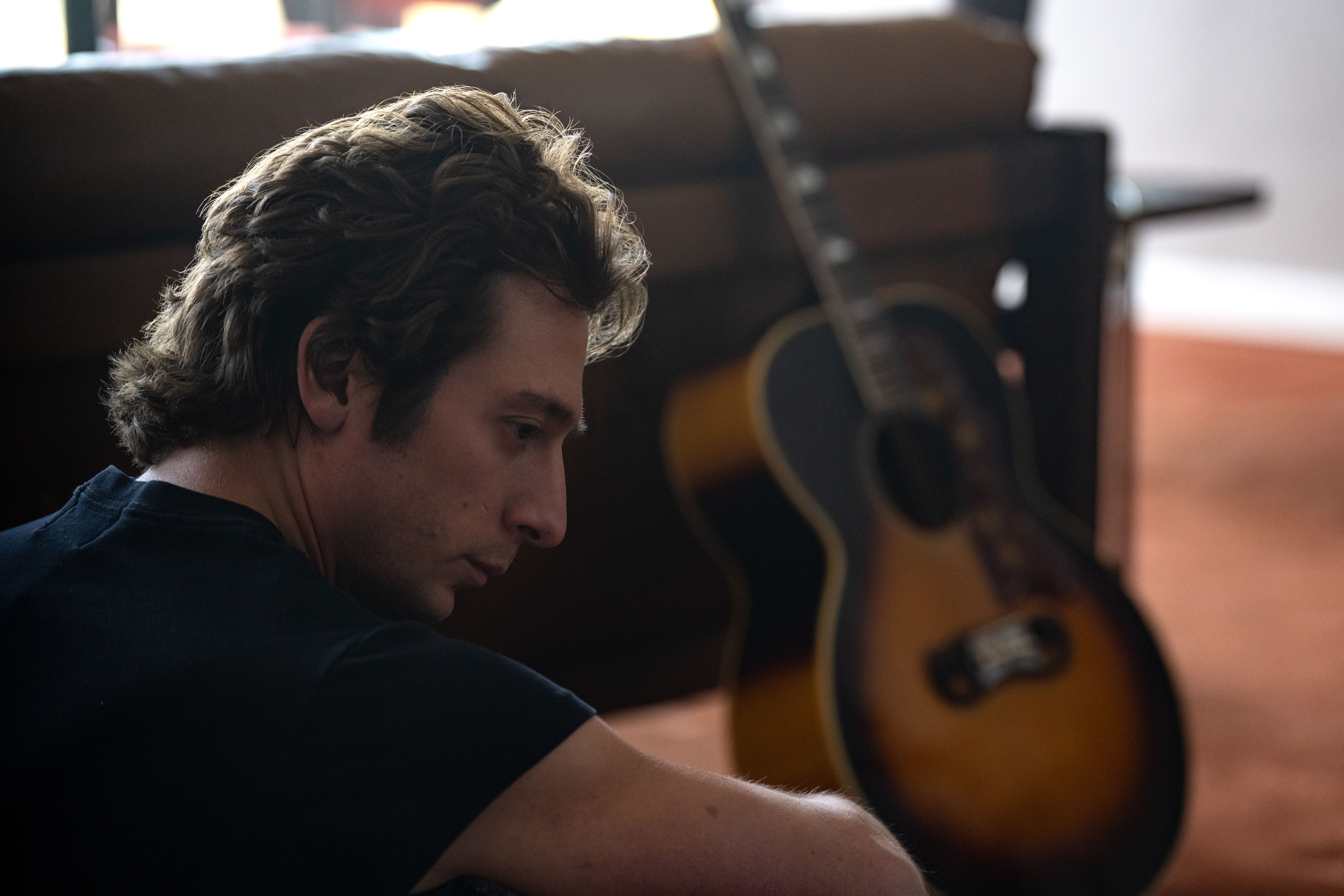 Jeremy Allen White แปลงร่างเป็น Bruce Springsteen ในหนังชีวประวัติ 'Deliver Me From Nowhere'