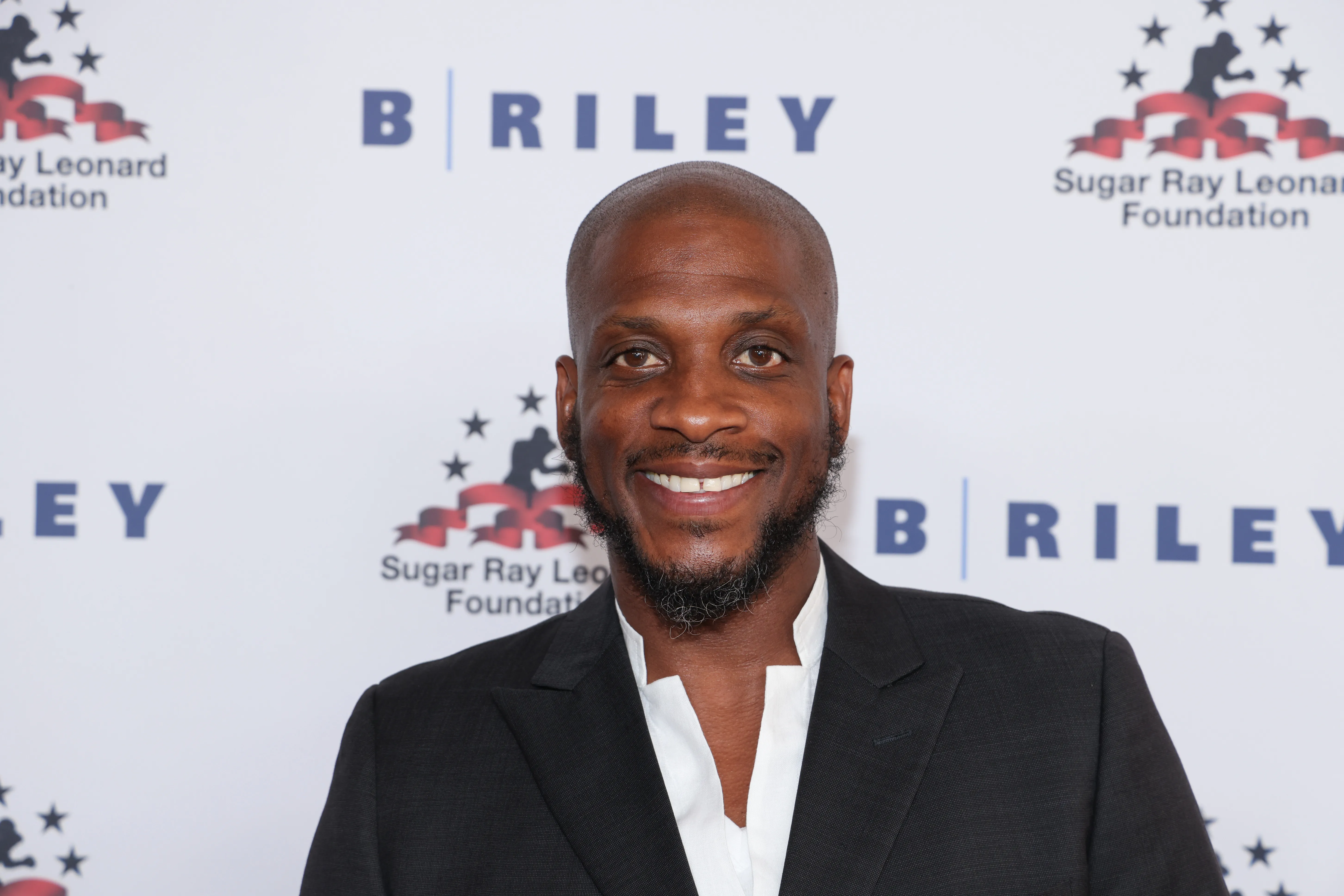 อาลี สิดดิก เตรียมปล่อยมุกไฟแลบ ปิดทัวร์ "In the Shadows" พร้อมถ่ายสเปเชียลคอมเมดี้ 2 รายการรวด!