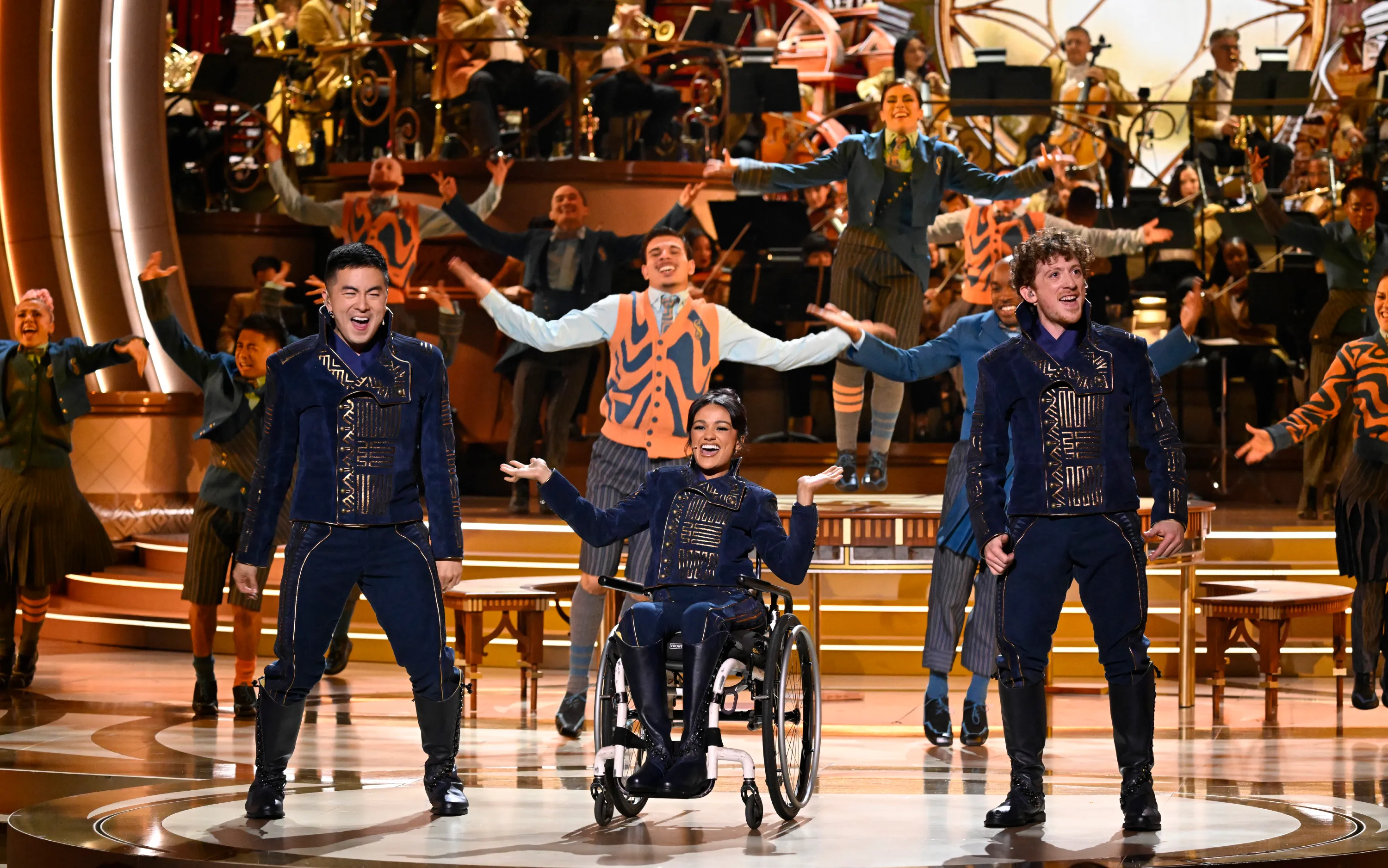 ศึกชิงบท Fiyero! Bowen Yang ปะทะ Ethan Slater ในเบื้องหลังสุดฮาของ 'Wicked: One Wonderful Night'