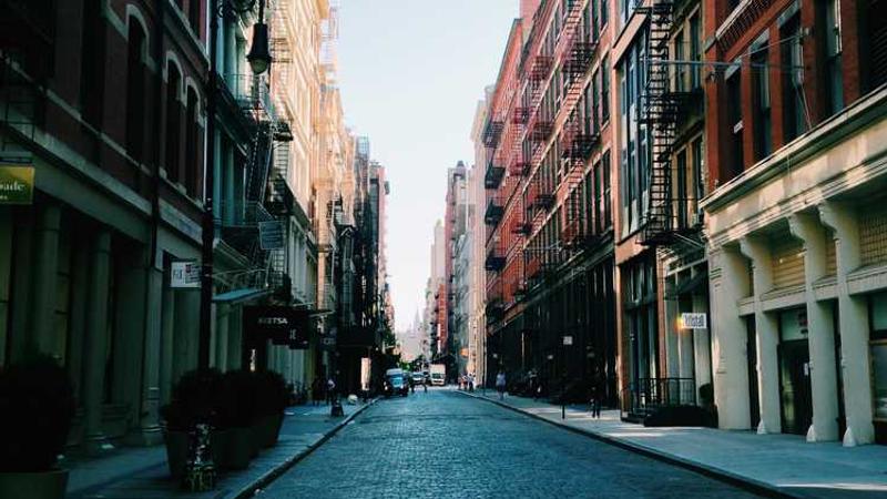 ‘Is This Thing On?’ Bradley Cooper กับวิกฤตวัยกลางคนบนเวที Stand-up ที่อาจต้องใช้ยาแรงกว่านี้